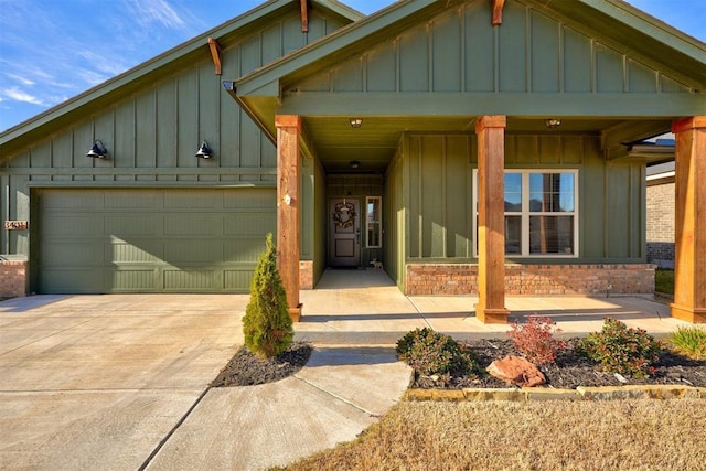 craftsman-style house featuring a garage and covered porch