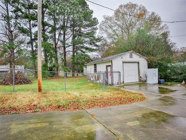 view of yard featuring a garage and an outbuilding