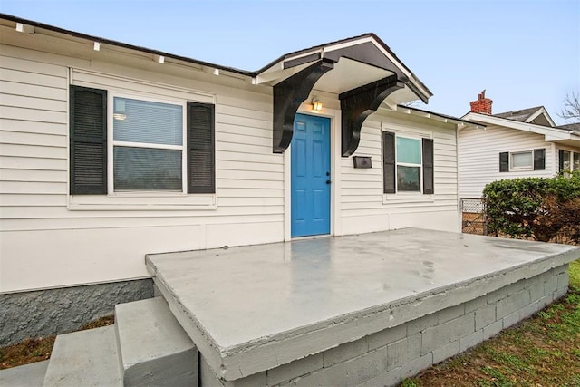 view of front of home featuring a patio area