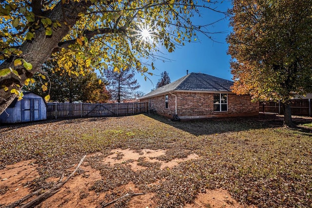 view of yard with a storage shed