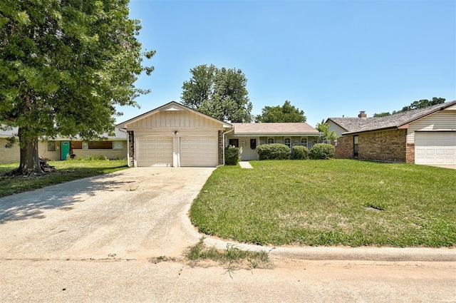 ranch-style house featuring a front lawn and a garage