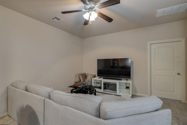 carpeted living room featuring ceiling fan