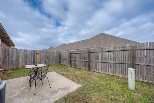 view of yard with a patio