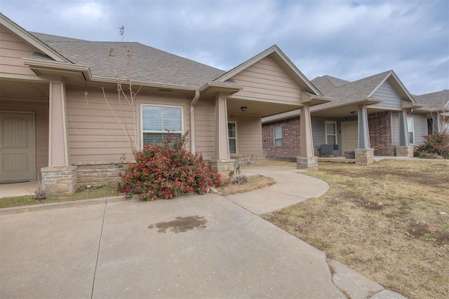 view of front of house with covered porch and a front yard