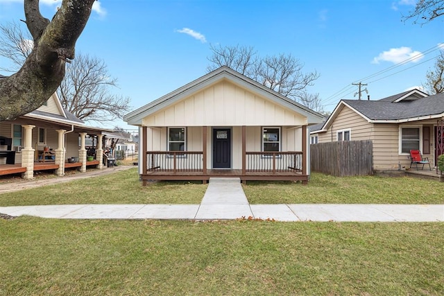 view of front of house featuring covered porch and a front yard