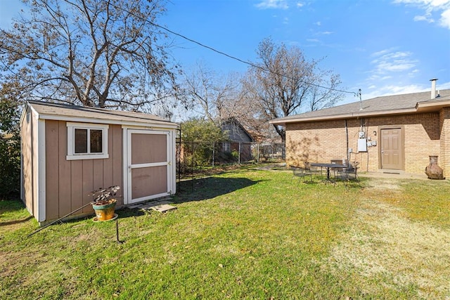 view of yard with a shed