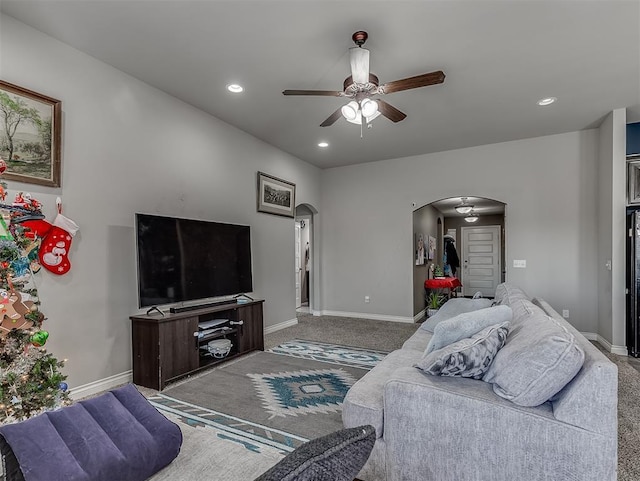 living room with carpet and ceiling fan