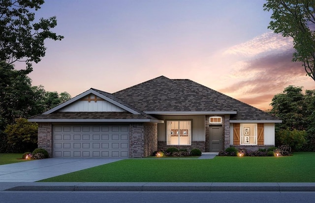 view of front facade featuring a yard and a garage