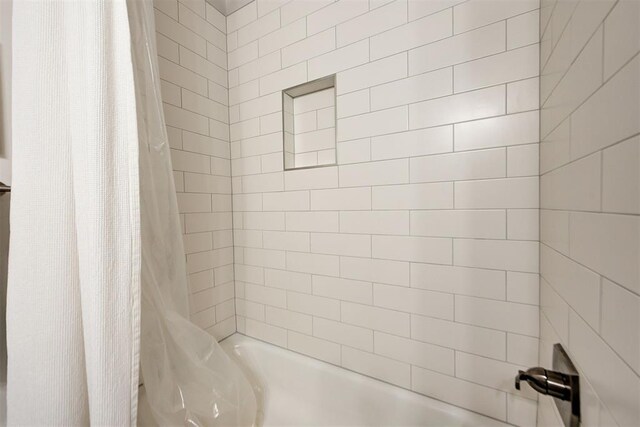 bathroom with shower / bath combo