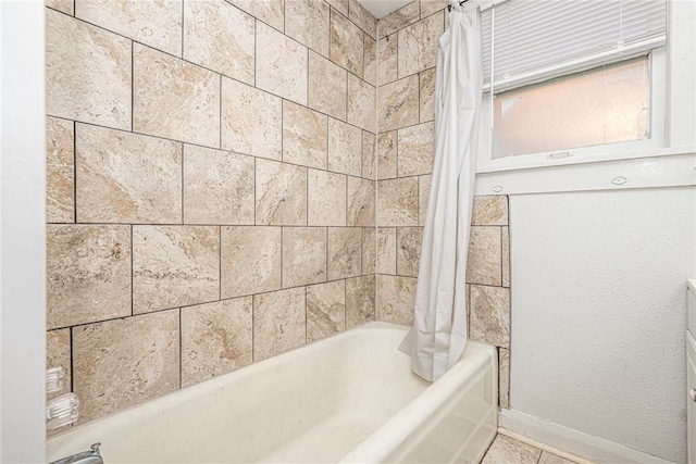 bathroom featuring shower / bath combo