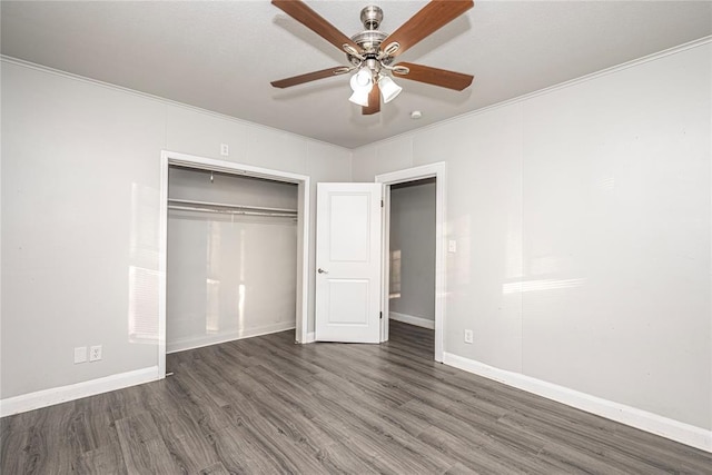 unfurnished bedroom featuring dark hardwood / wood-style flooring, a closet, ceiling fan, and ornamental molding