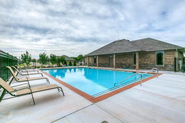 view of swimming pool featuring a patio