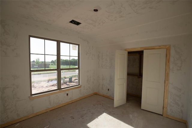 5800 Lantana Ln, Edmond, OK 73034 - unfurnished bedroom featuring baseboards, lofted ceiling, and a closet