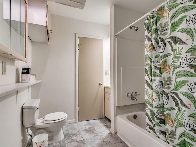 full bathroom featuring shower / bath combo with shower curtain, vanity, and toilet