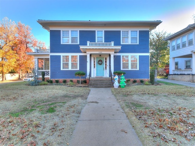 view of front of property with a front lawn