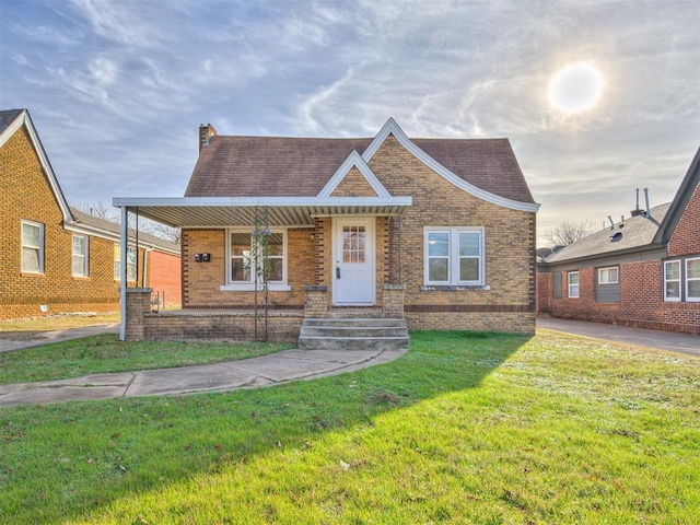 view of front facade featuring a porch and a front lawn