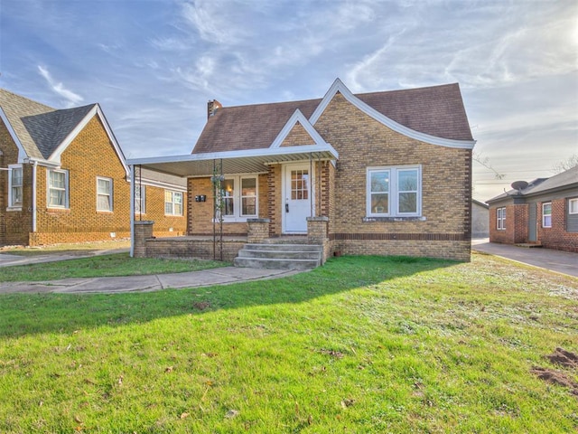 view of front of home featuring covered porch and a front yard