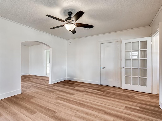 spare room featuring a textured ceiling, light hardwood / wood-style floors, and ceiling fan