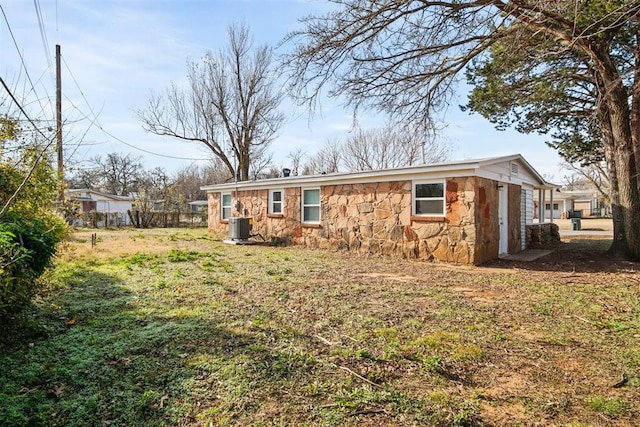 view of front facade with cooling unit and a front yard