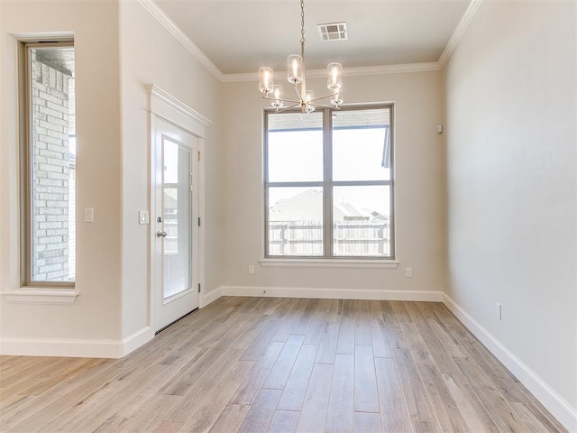 interior space with light wood-type flooring, visible vents, baseboards, and ornamental molding