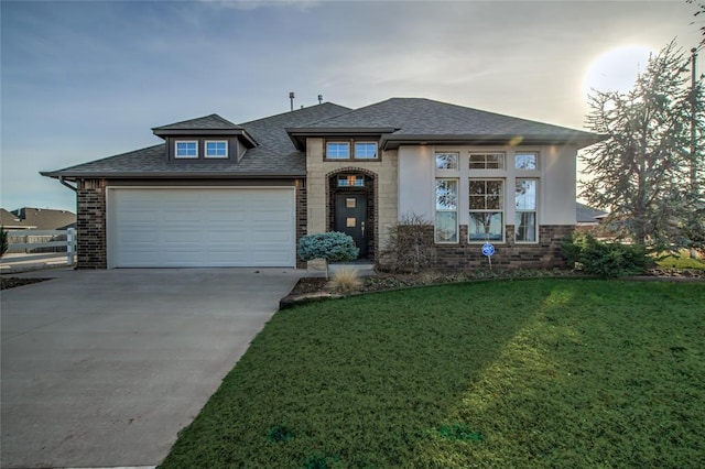 view of front facade featuring a lawn and a garage