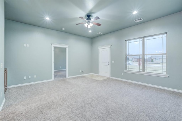 unfurnished room with carpet flooring and ceiling fan