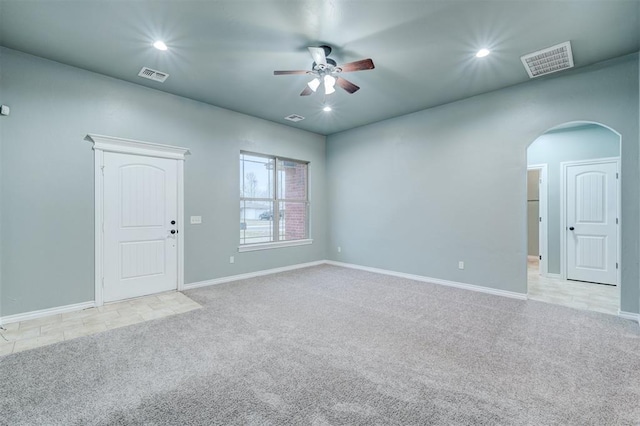 carpeted empty room featuring ceiling fan