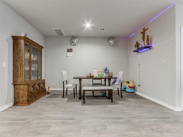 4408 Moonlight Rd, Mustang, OK 73064 - dining area featuring baseboards and light wood-style flooring