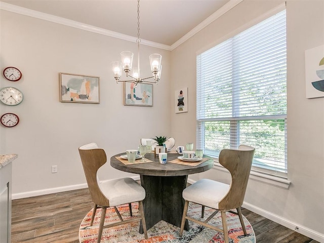 dining room featuring dark hardwood / wood-style flooring, an inviting chandelier, and ornamental molding