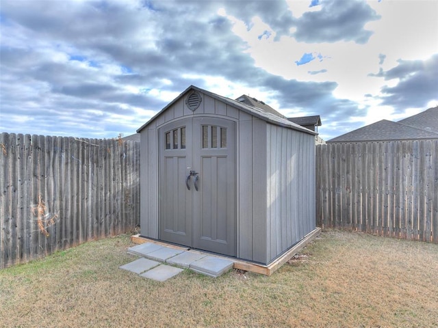 view of outdoor structure featuring a yard