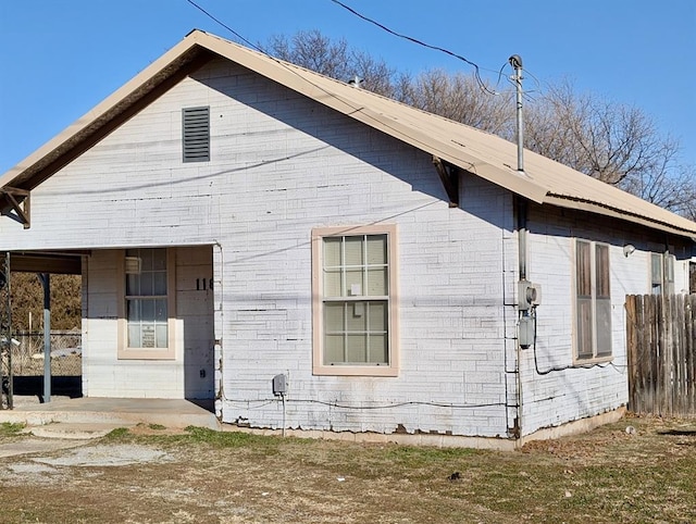 view of front of home featuring a patio area