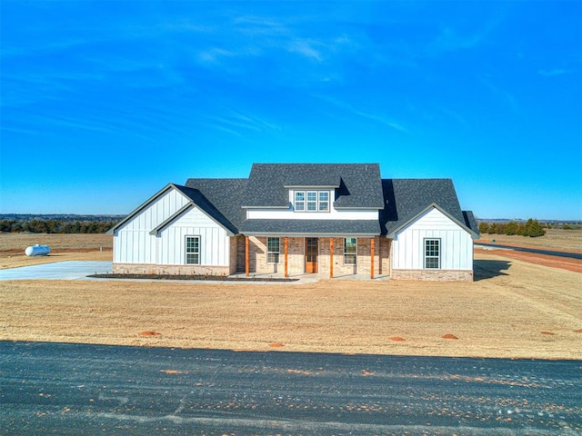 view of front of home featuring a porch