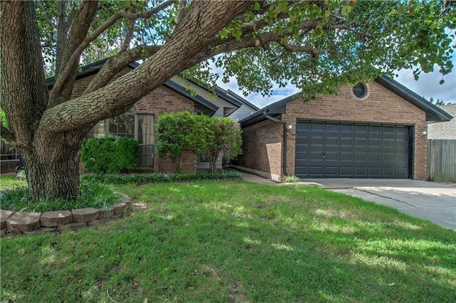 view of front of house featuring a garage and a front yard