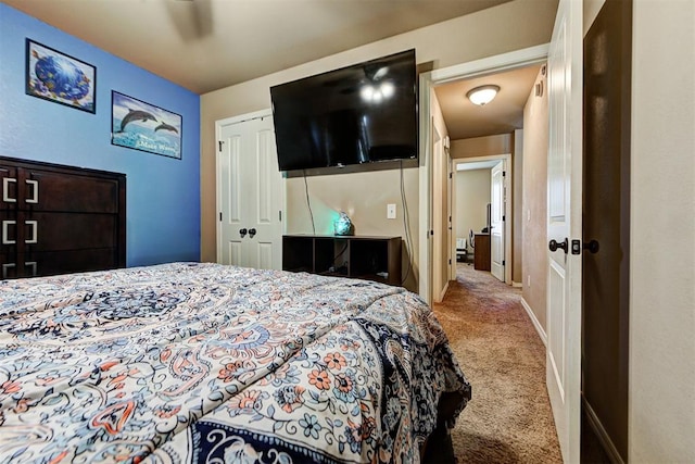 bedroom featuring carpet floors, a closet, and ceiling fan