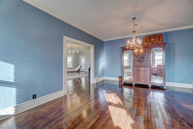 dining area featuring crown molding, dark hardwood / wood-style floors, and a notable chandelier