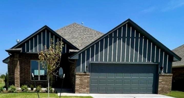 view of front of property with a front lawn and a garage