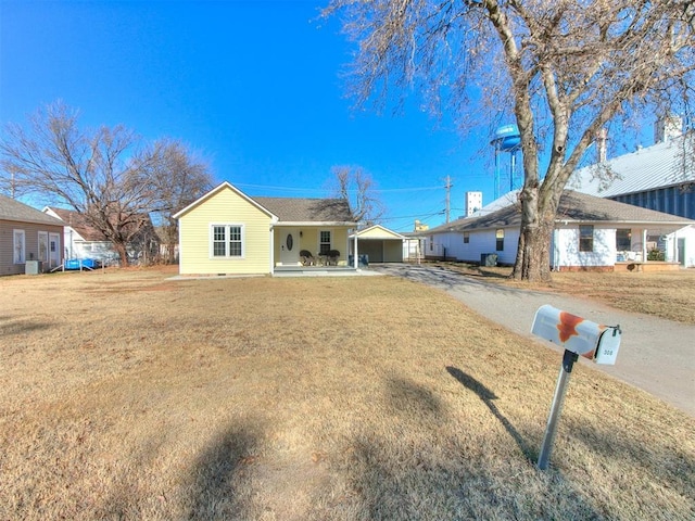 view of front facade with a front yard