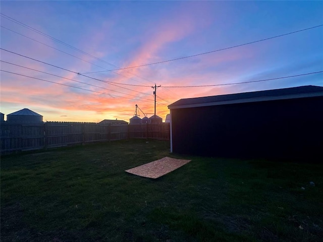 view of yard at dusk