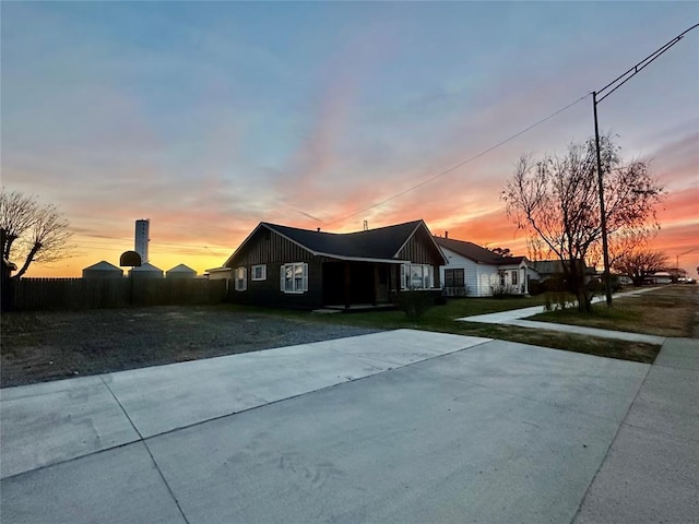 view of front of property