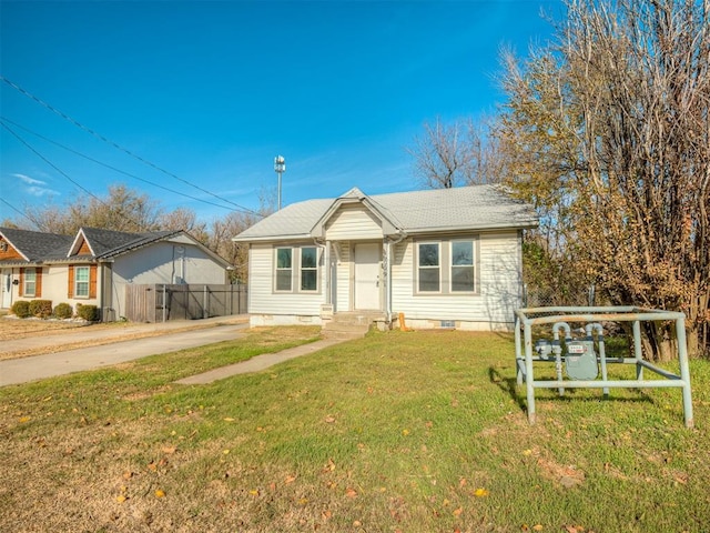 view of front of house featuring a front lawn