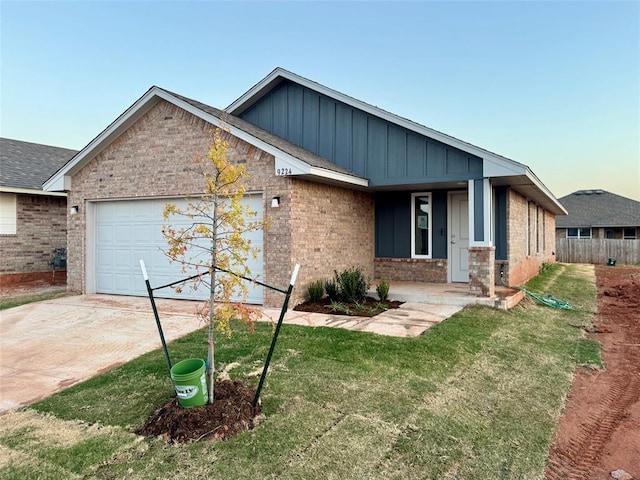 view of front of home featuring a garage and a front yard