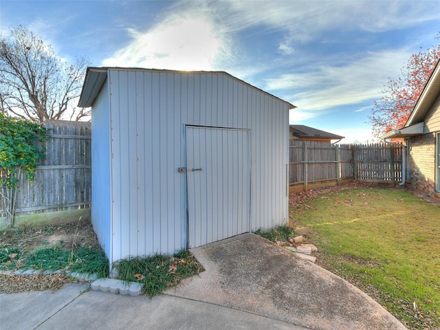 view of outdoor structure with a yard