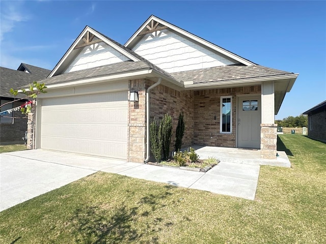 view of front of property featuring a front lawn, a porch, and a garage