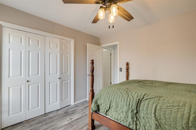 bedroom with ceiling fan, light wood-type flooring, and a closet