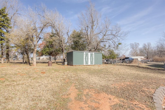 view of yard with a storage unit