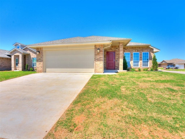 view of front of property featuring a front yard and a garage