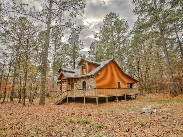 back of house featuring a wooden deck