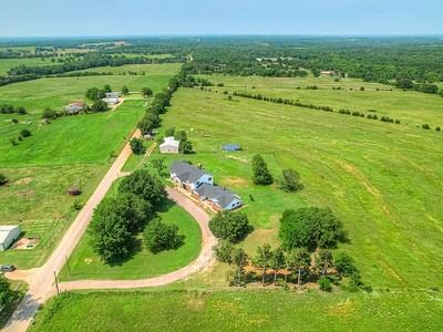 drone / aerial view featuring a rural view