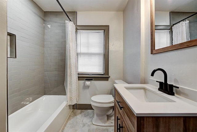 bathroom with shower / tub combo with curtain, vanity, and toilet