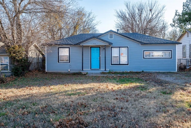 view of front of home featuring a front yard